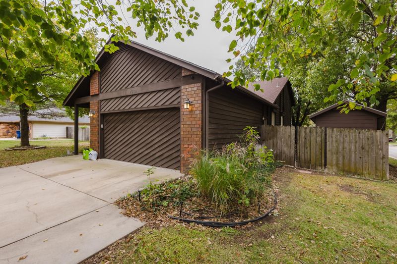 1301 E Pinion, Derby, KS 67037