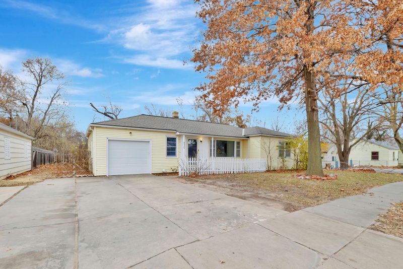 830 S Bluff Ave, Wichita, KS 67218