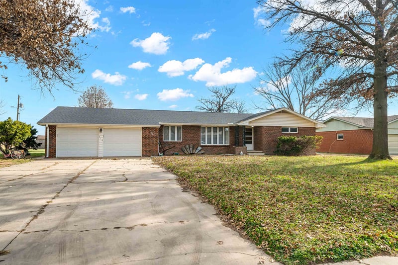 216 N Sedgwick Ave, Burrton, KS 67020