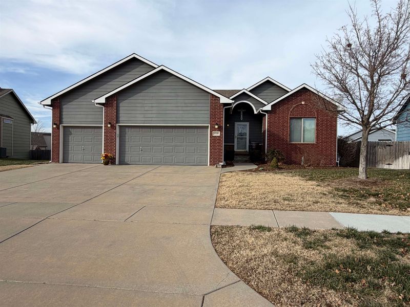 1318 E Woodbrook St, Derby, KS 67037