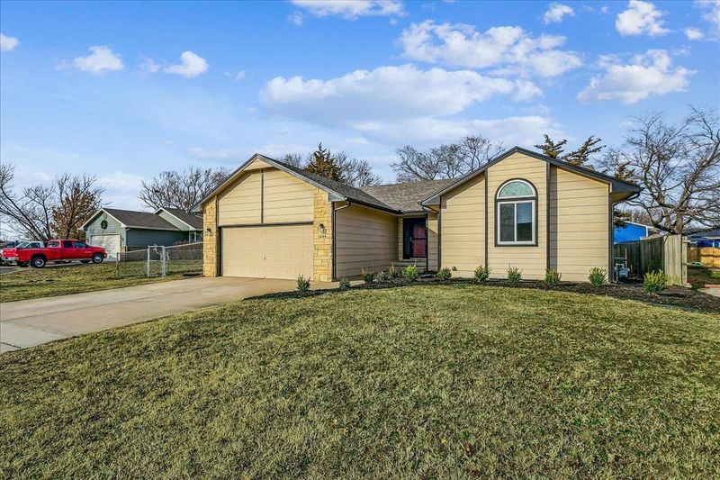 1208 E Dirck St, Haysville, KS 67060