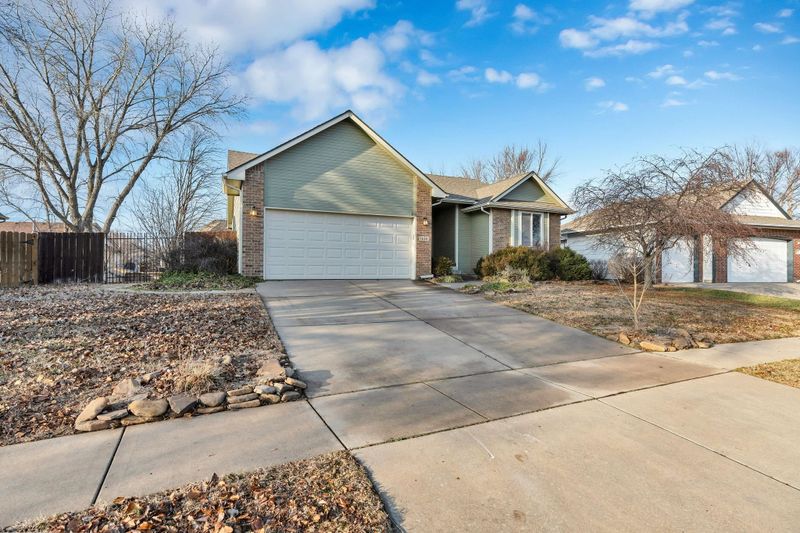 1630 E Windwood Cir, Derby, KS 67037