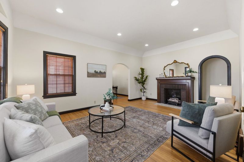 430 N Battin St, Wichita, KS 67208