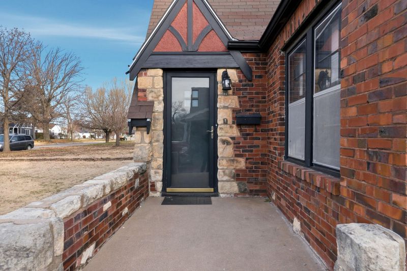 430 N Battin St, Wichita, KS 67208