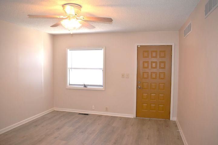424 N Park Ave, Valley Center, KS 67147