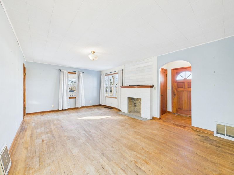 215 E Kelly Ave, Augusta, KS 67010