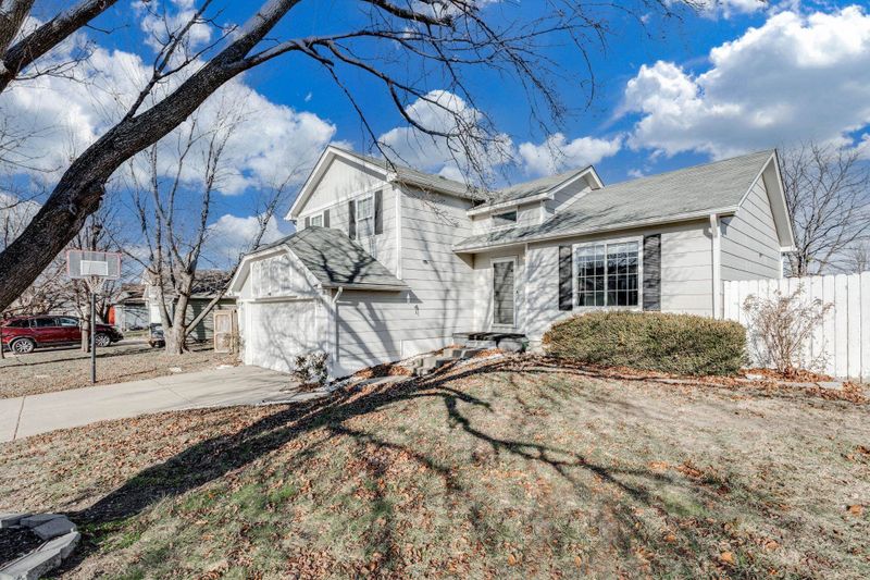 8908 E Cessna St, Wichita, KS 67210