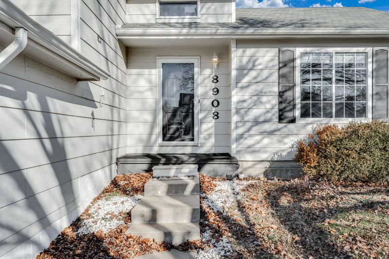 8908 E Cessna St, Wichita, KS 67210
