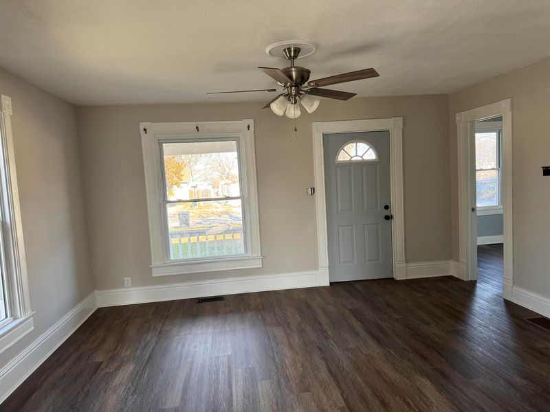 427 E 11th St, Newton, KS 67114