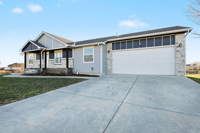 729 S Longbranch Dr, Maize, KS 67101