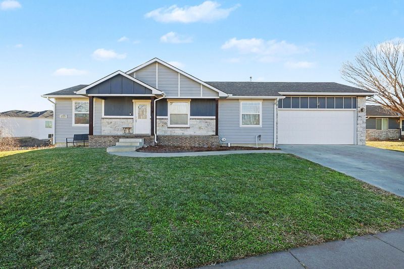 729 S Longbranch Dr, Maize, KS 67101