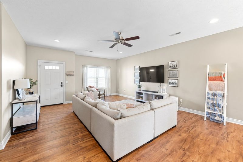 632 Prairie Ln, Salina, KS 67401