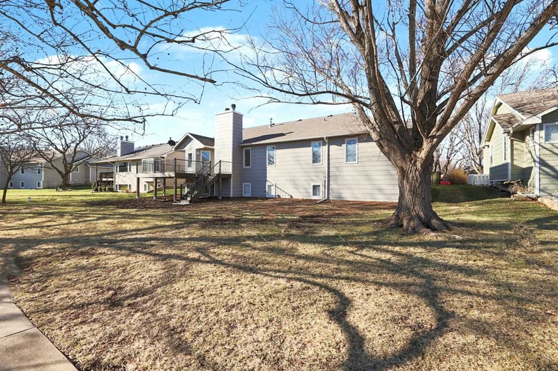 322 S Circle Lake Cir, Wichita, KS 67209