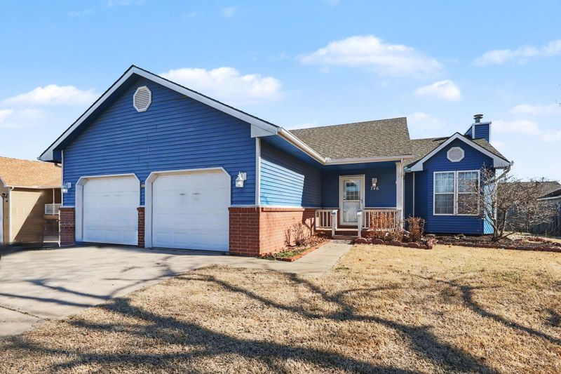746 E Karla Ct, Haysville, KS 67060
