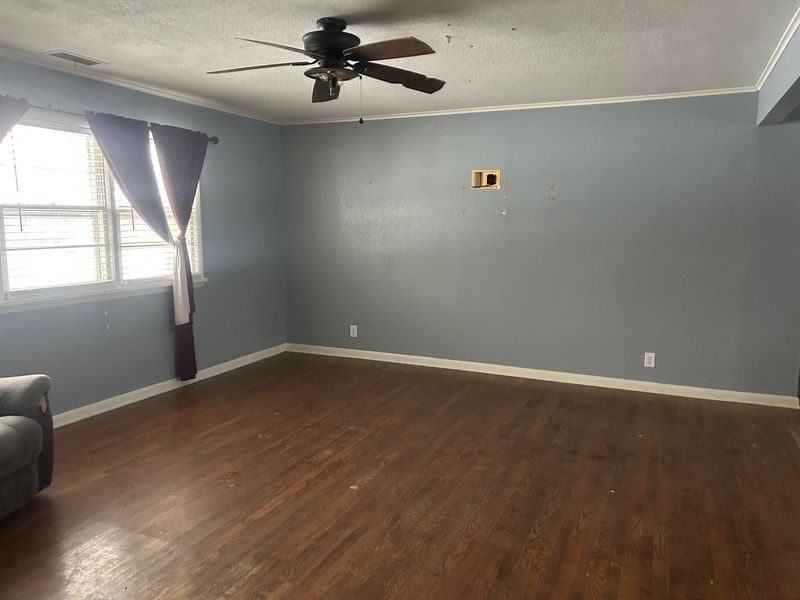 211 E South St, Wellington, KS 67152