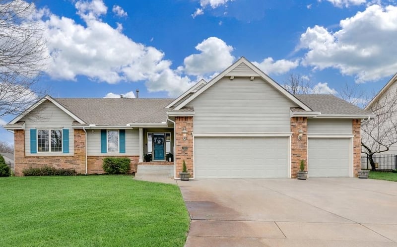 1020 W Cottonwood Dr, Valley Center, KS 67147