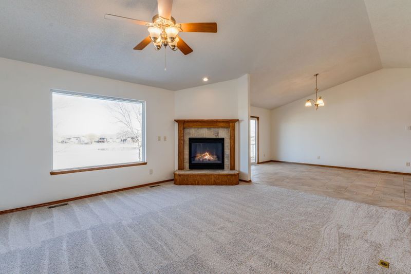 2516 E Saint Andrew Ct, Goddard, KS 67052-8539