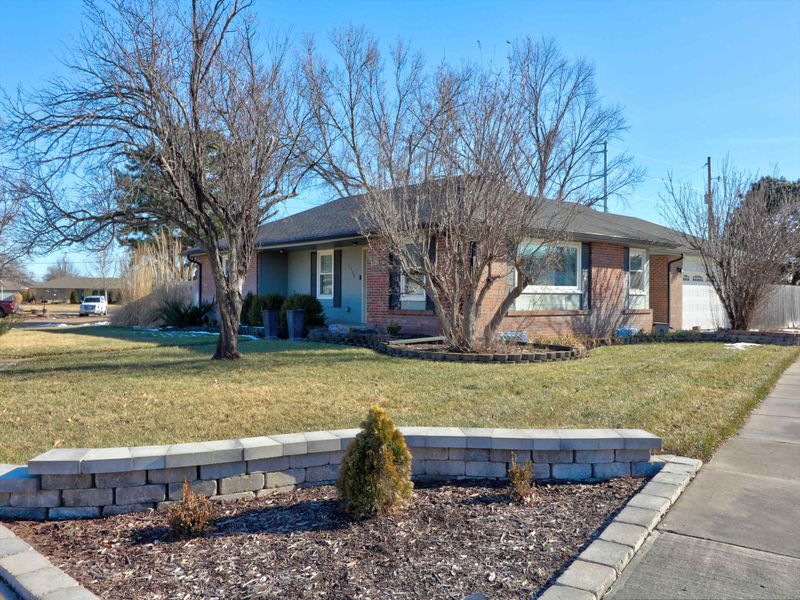 2306 Montclair Dr, Salina, KS 67401