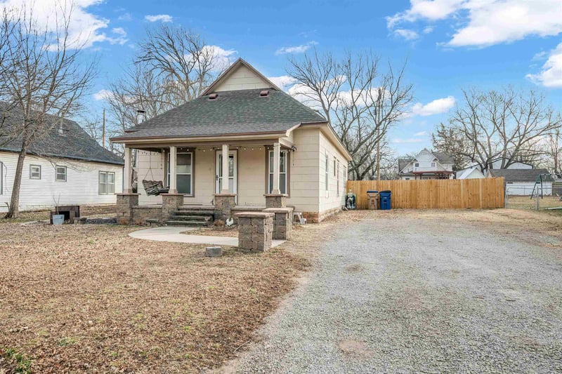 222 N Tracy St, Clearwater, KS 67026