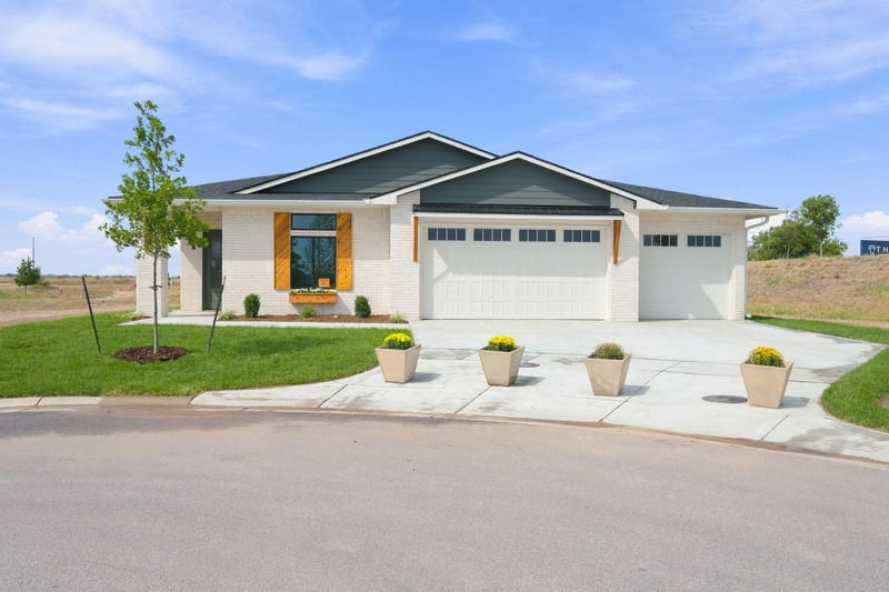 8342 Waterway Ct, Maize, KS 67101