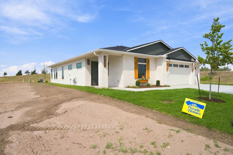 8342 Waterway Ct, Maize, KS 67101