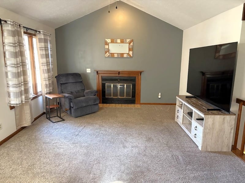 1007 Burr Oak Ln, Salina, KS 67401
