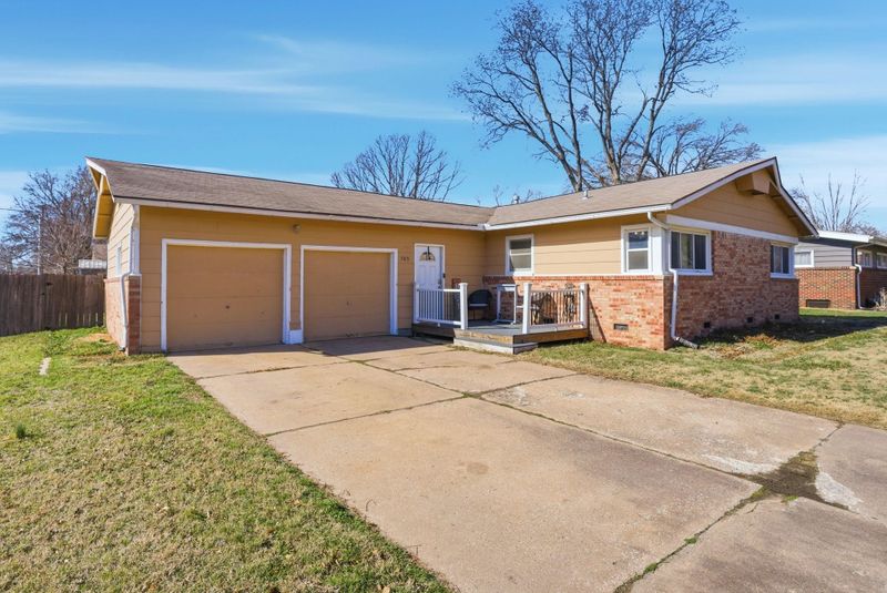 503 Charles Ave, Mulvane, KS 67110