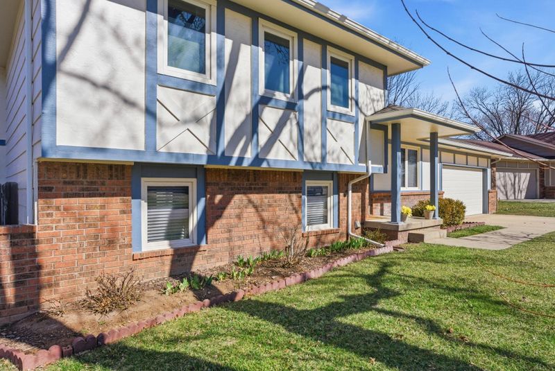1722 Overlook Dr, Derby, KS 67037