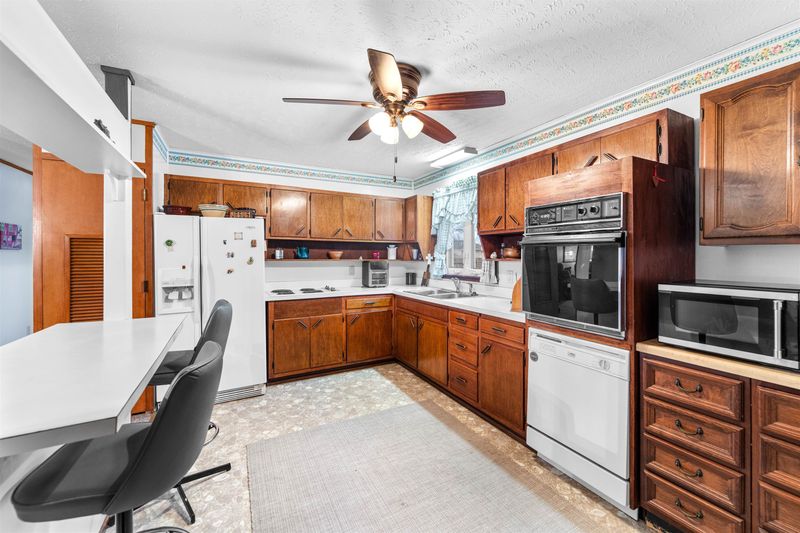 744 Carl Ave, Salina, KS 67401