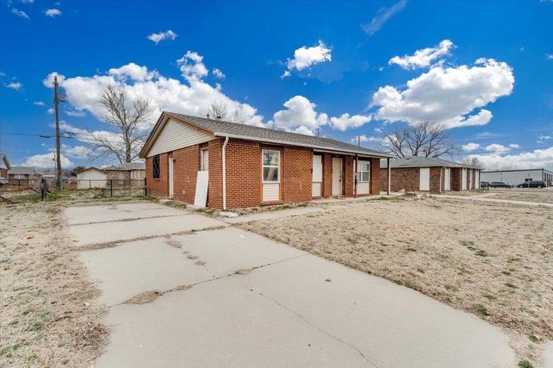 1614 E Del Mar St, Wichita, KS 67216