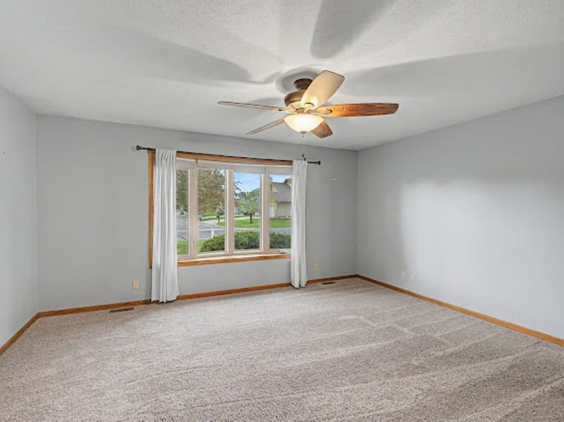 1304 Sequoia Dr, Salina, KS 67401