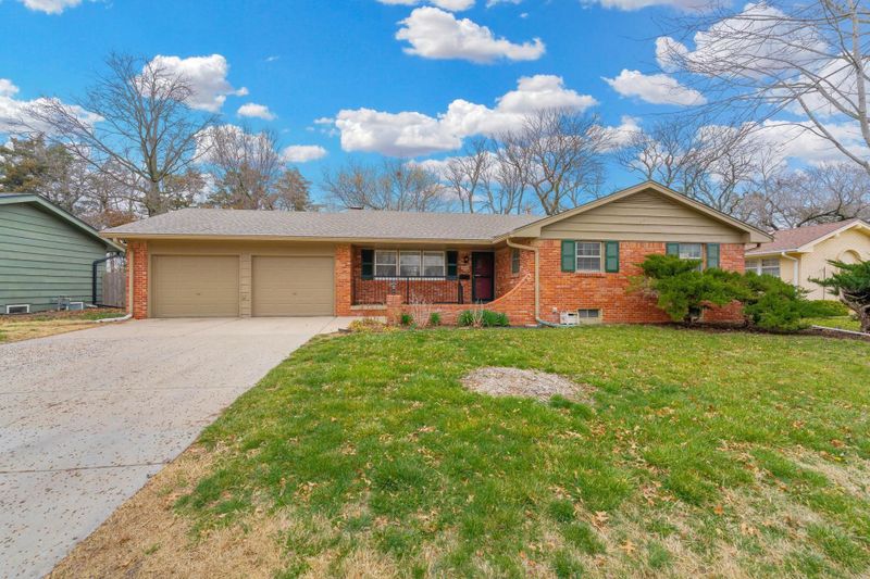 6800 E Farmview St, Wichita, KS 67206