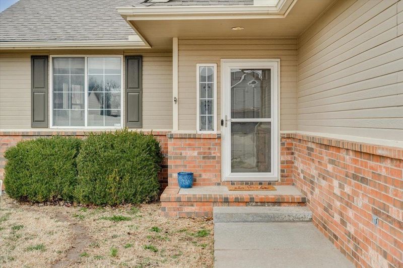 800 S Sunset Cir, Andover, KS 67002-7902