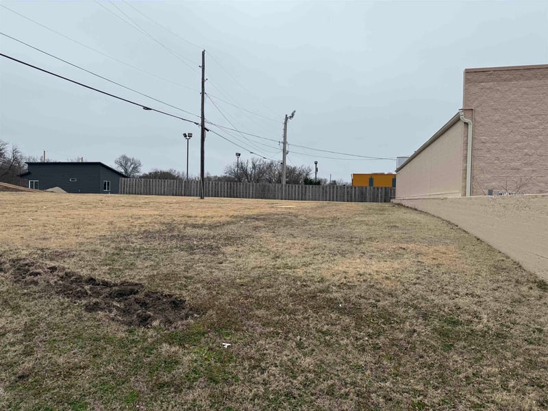 3213 E 13th St N, Wichita, KS 67208