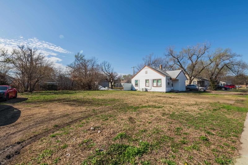 2109 E 9th St N, Wichita, KS 67214