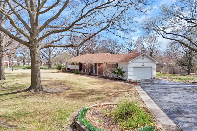 17 Circle Dr, Newton, KS 67114