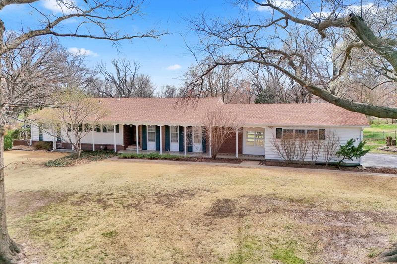 17 Circle Dr, Newton, KS 67114