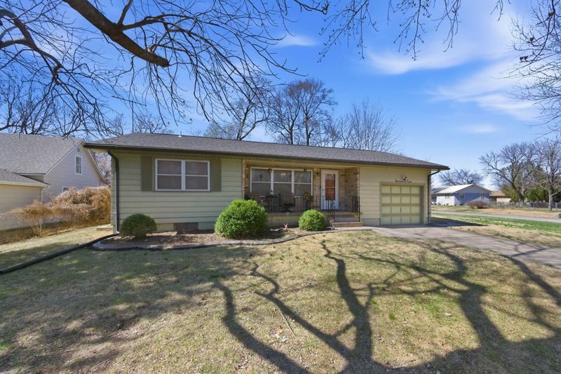 1205 Grove Ave, Newton, KS 67114