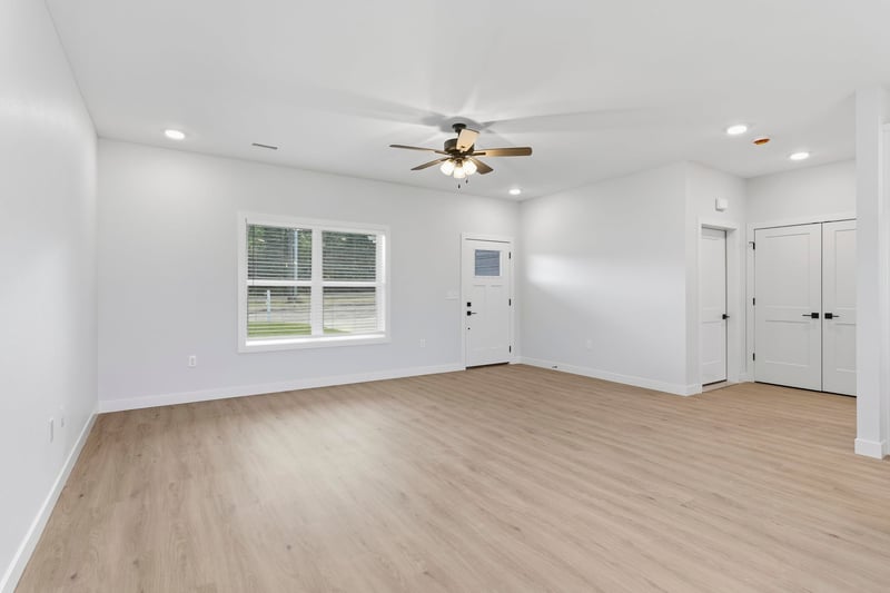 711 Battle Creek Ln, Minneapolis, KS 67467