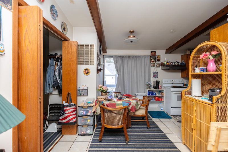 200 E 8th, Newton, KS 67114