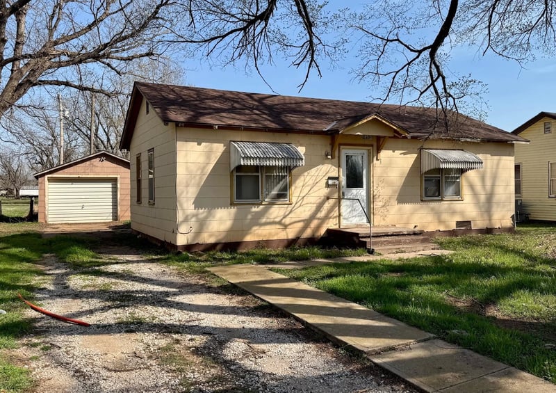 219 S Madison Ave, Anthony, KS 67003