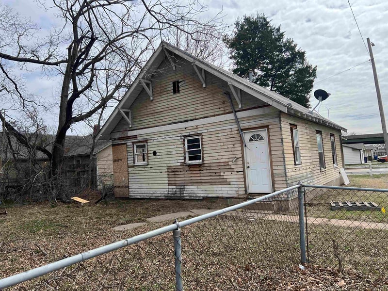 300 Main, Augusta, KS 67010-0000