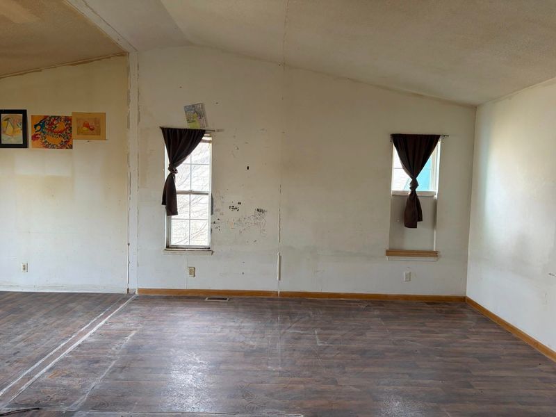 5325 S Main St, Wichita, KS 67217