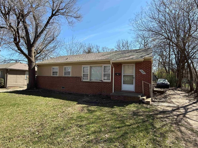 7301 E Castle Dr, Wichita, KS 67207