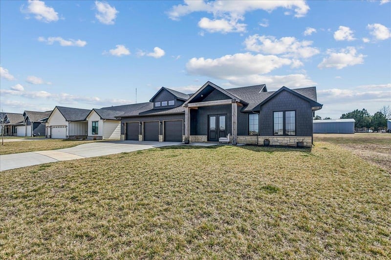 2807 E Sunnyslope, Park City, KS 67219