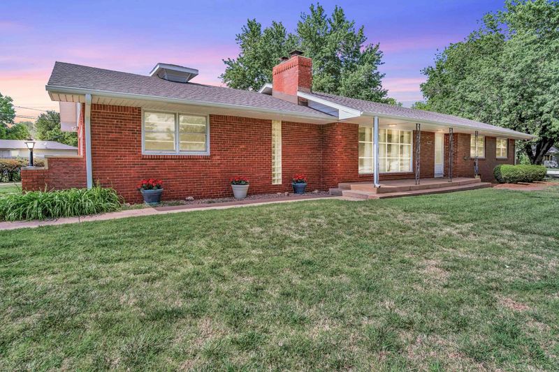 1300 W 6th St, Newton, KS 67114