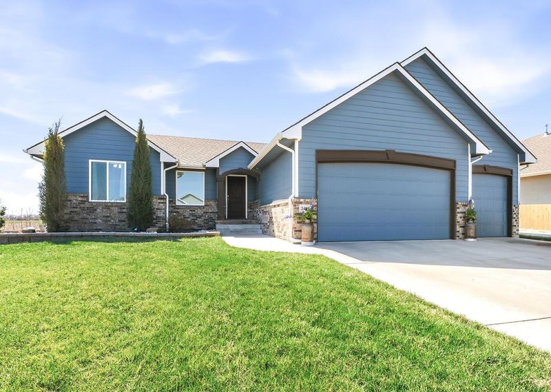 2409 E Summerwood Cir, Goddard, KS 67052
