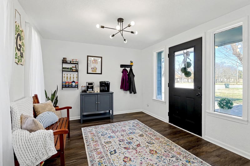 317 E 6th St, Halstead, KS 67056