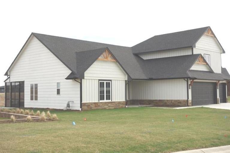 1522 N Emerald Valley Dr, Mulvane, KS 67110