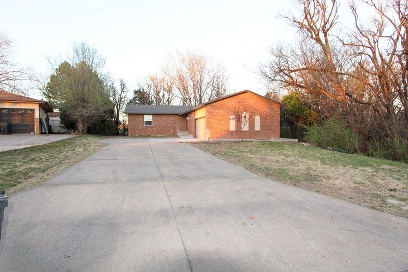 316 Sherman Dr, Newton, KS 67114